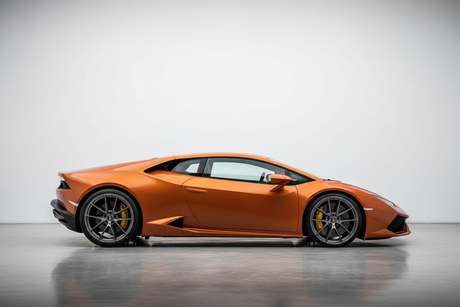 Lamborghini Huracán side view 